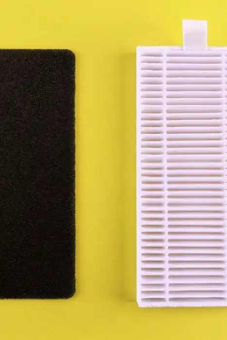 A black foam filter and a white pleated filter are shown against a yellow background.